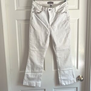 JUDY BLUE creamy white cropped denim with brown stitching!  Size 11/30